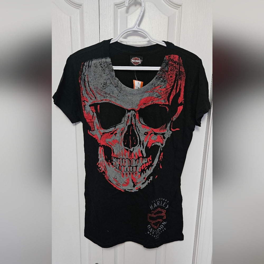 BNWT Harley-Davidson Black Tee with Red and Gray Skull Design